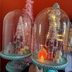 4 Pieces - (2) Cupcakes & Cashmere Nutcrackers & (2) Peppermint Cloch(es) (LED)